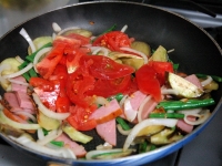 夏野菜とハムのパスタ