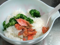 塩鮭ときゅうりの混ぜご飯