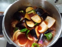 鶏と野菜のトマト煮込みスープ