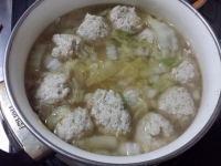 鶏団子と白菜スープ