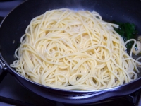 牡蠣とニラの和風パスタ