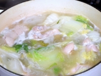 手羽元と白菜のピリ辛スープ