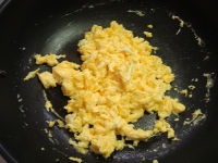 卵とわかめのマヨ炒め