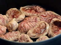 コトコト柔らかく煮込んだ牛すね肉のビーフシチュー