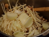 手羽元のトマト煮込みショートパスタ添え